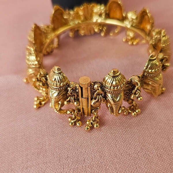 SUVARNA ABHA BRACELET
