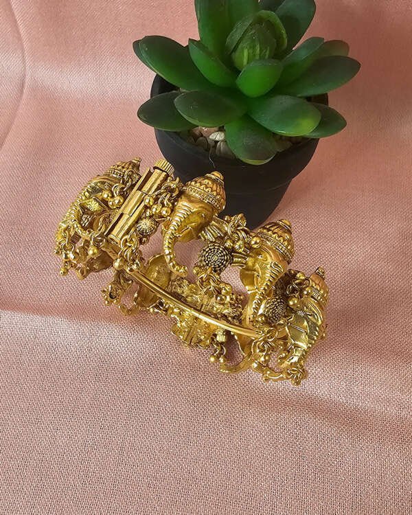 SUVARNA ABHA BRACELET